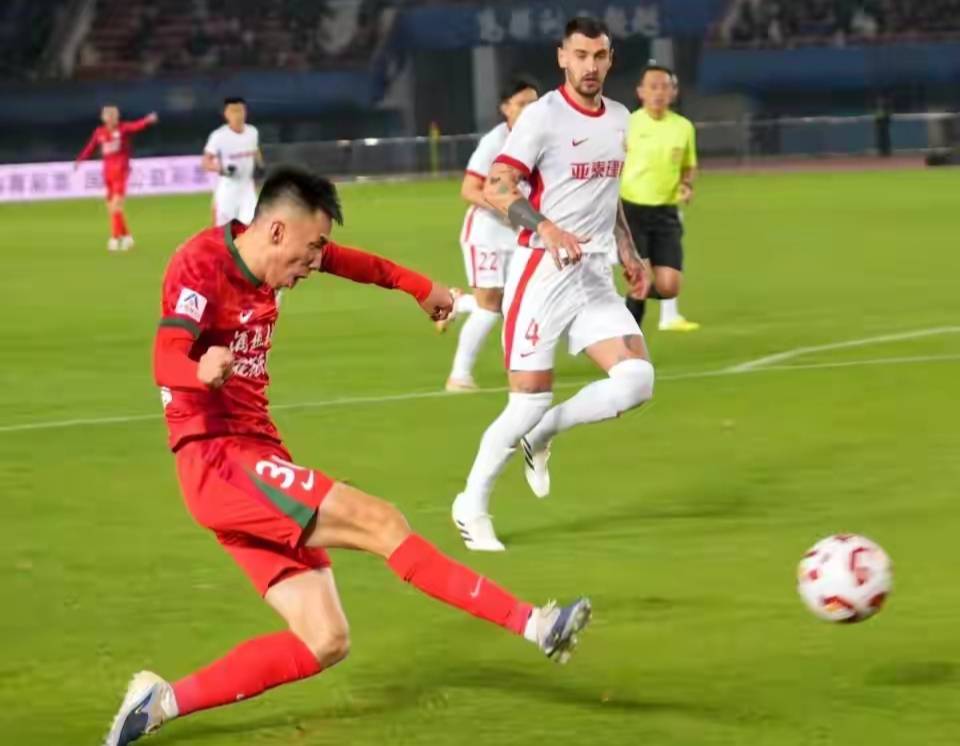 九游体育app包含中超今晚再迎强敌，上海海港遗憾出局，主帅态度——赛场秩序良好，心理建设被强调的词条