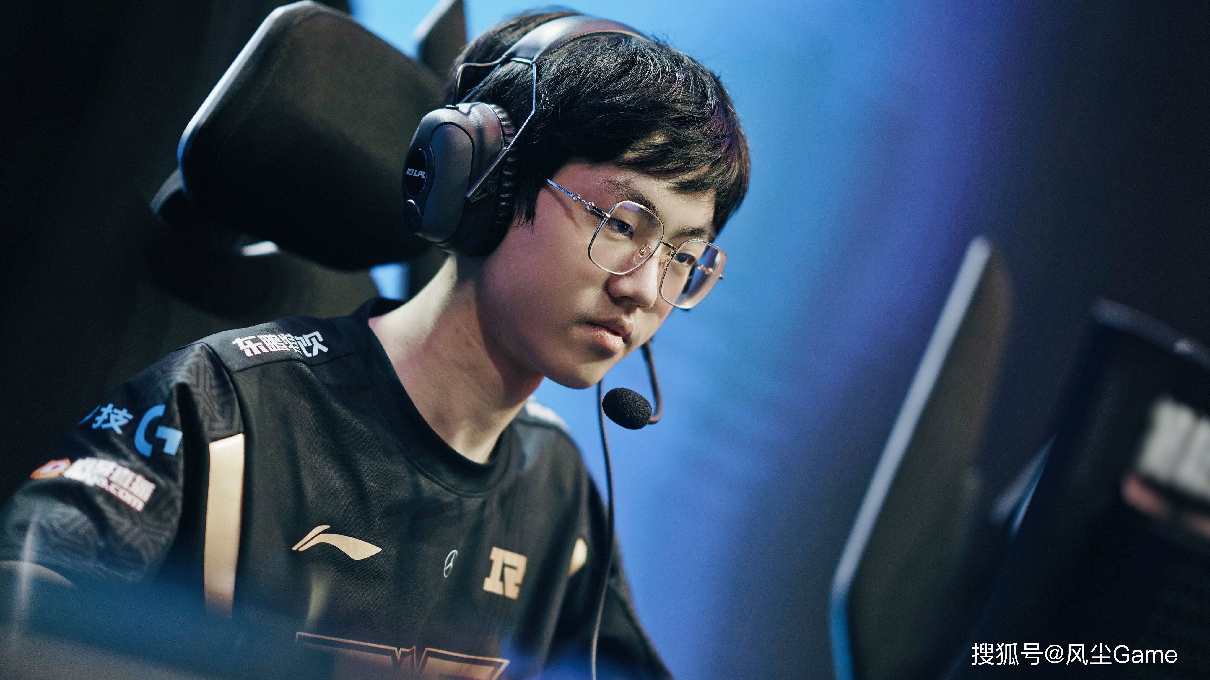 包含TheShy连续十场比赛得分超过问鼎冠军广东宏远手感冰凉备战中超，哈登在TL比赛中挺进下一轮看傻球迷的词条