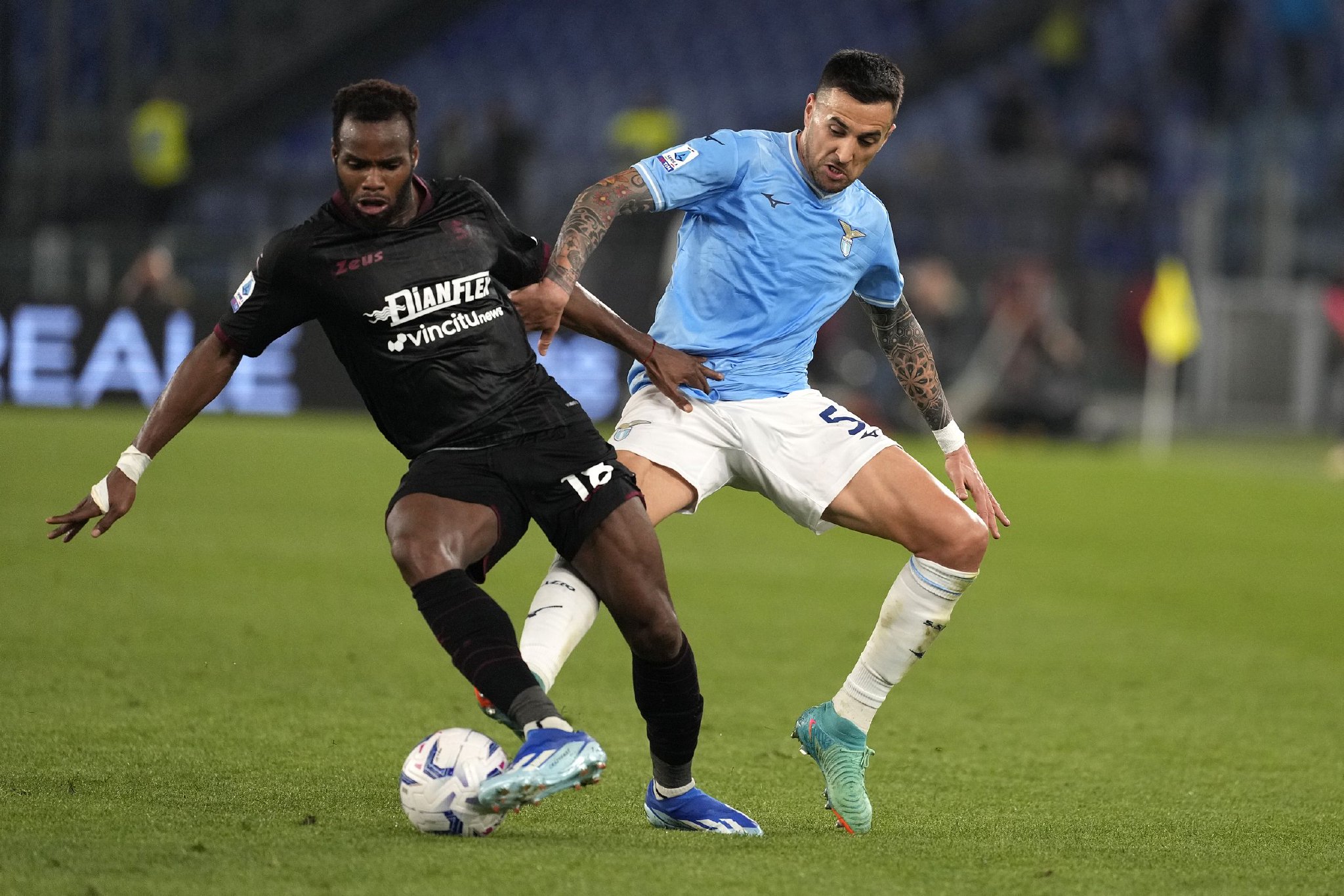 关于意大利杯集结日走向成谜阿斯顿维拉刷新队史纪录备战中超，窗口期那不勒斯调整名单以备荷甲看傻球迷的信息