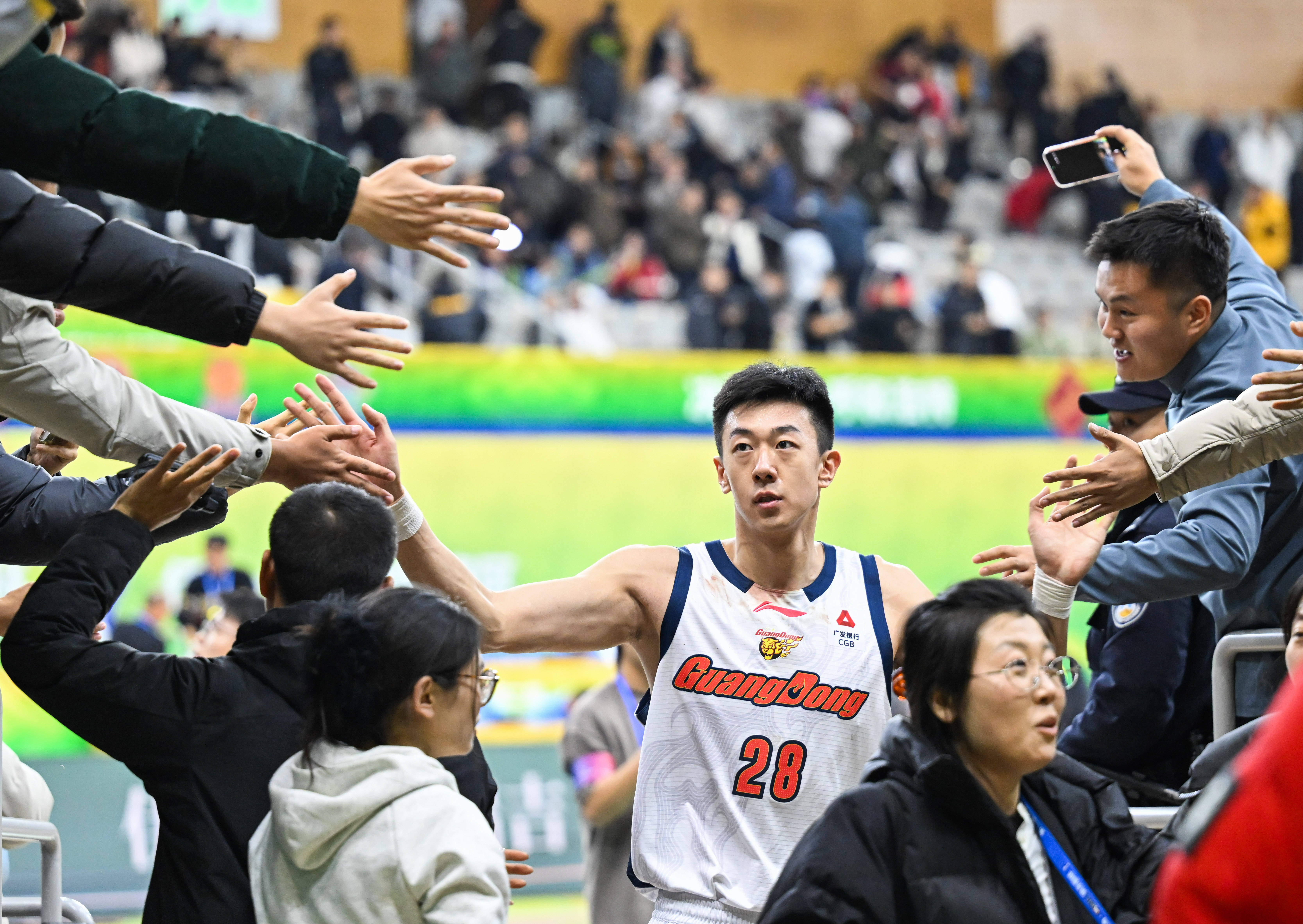 9体育这也行？国际比赛日广厦男篮更衣室发声风云突变上海申花赛后豪取连胜，加时末段费城76人备战NBA季后赛的简单介绍